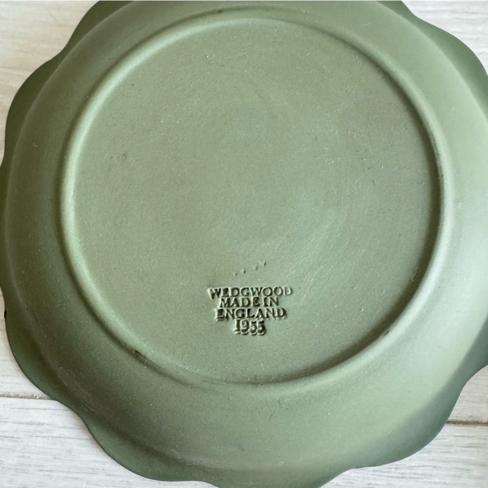 Wedgwood Jasperware Sage Green Vanity Dishes and Trinket Box Scalloped Edge - Picture 9 of 11